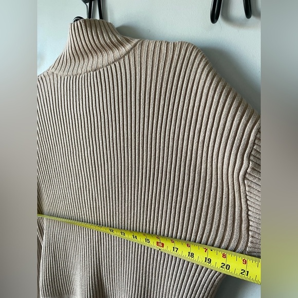Varley, XS (measures bigger), designer beige ribbed mock neck side zip knit top - Picture 8 of 9